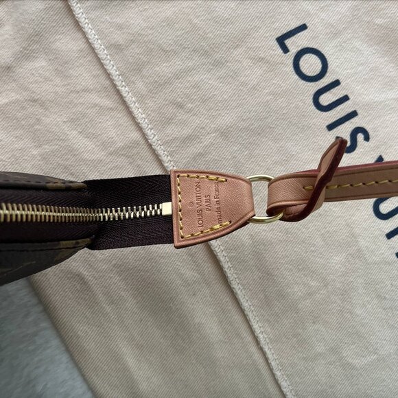 Louis Vuitton Pochette Accessoires w/ Tags PERFECT CONDITION - Picture 3 of 16